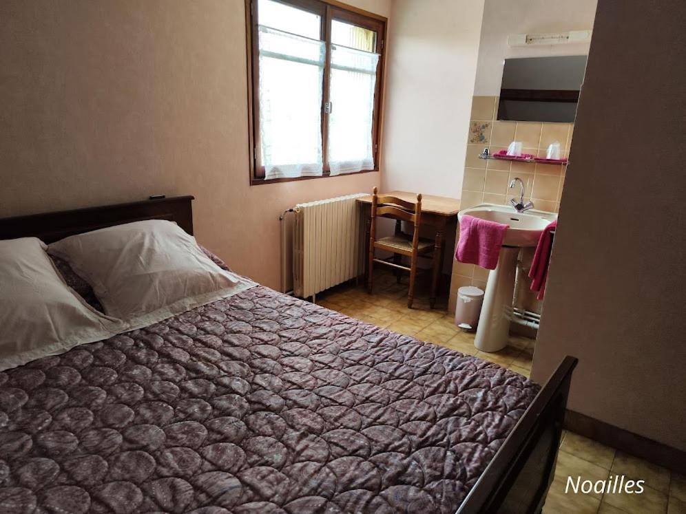A L'Etape De La Ferme Bed & Breakfast Noailles  Exterior photo